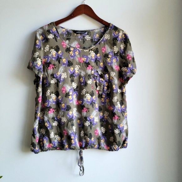 Michel Studio Floral Lightweight T-Shirt - Fits Size US L - Picture 1 of 6